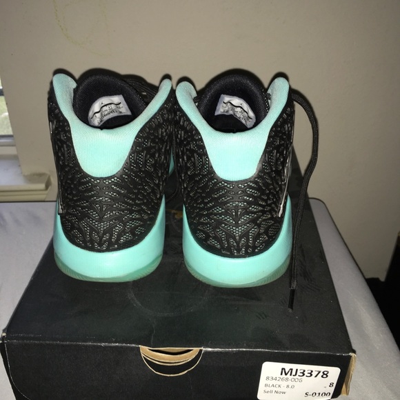 Jordan Sneakers - Picture 3 of 4